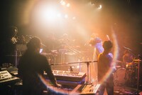 ROTH BART BARON「Tour 2020-2021『極彩色の祝祭』」東京公演の様子。（撮影：廣田達也）