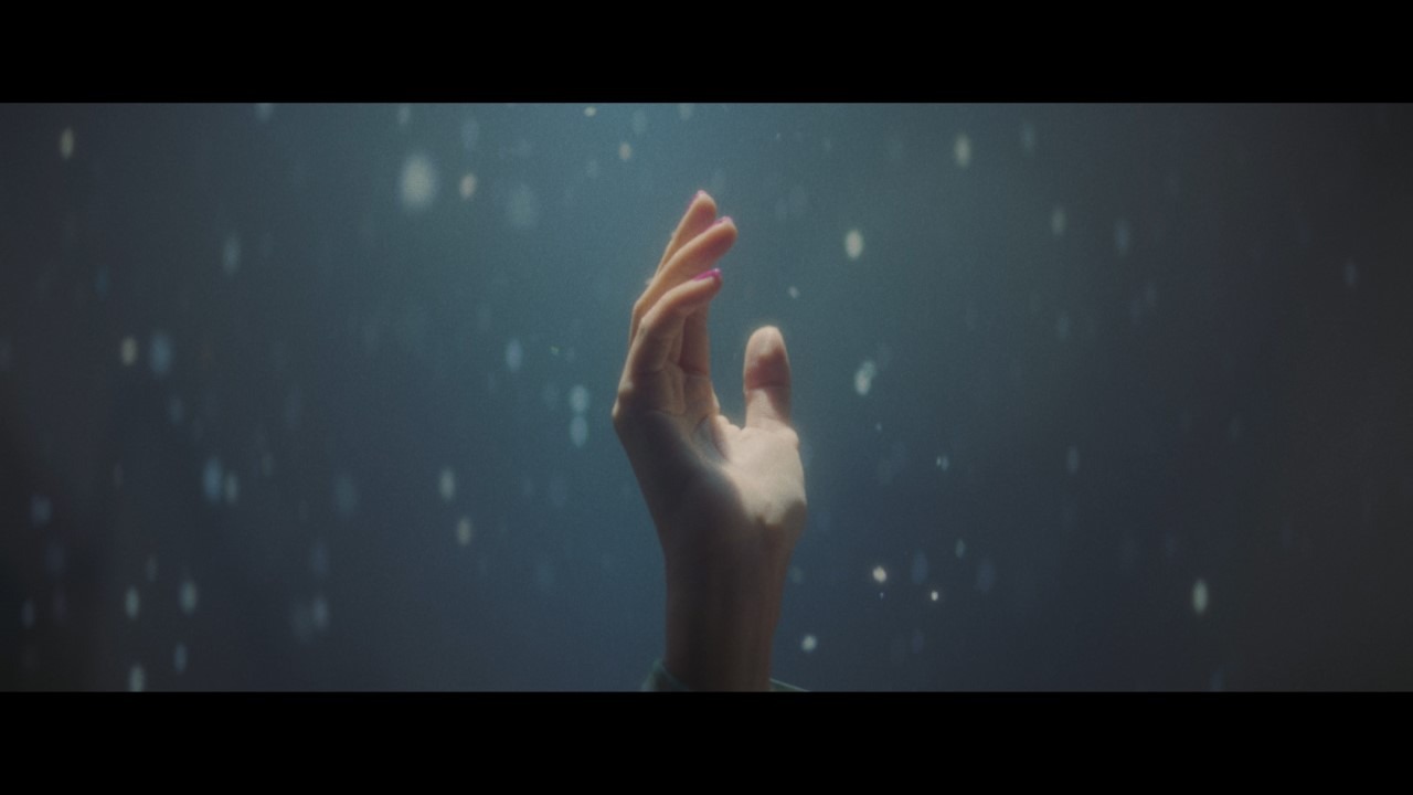 SCANDAL「eternal」ミュージックビデオより。