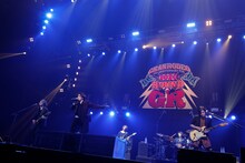 BREAKERZのライブの様子。（撮影：キセキミチコ）