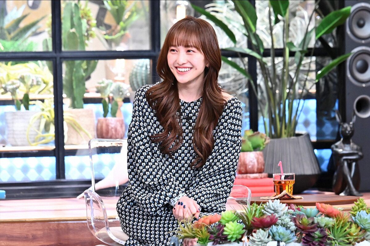 ももクロ百田夏菜子が A Studio 登場 早見あかりや超特急 小笠原海がその素顔明かす 音楽ナタリー