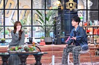 左から百田夏菜子（ももいろクローバーZ）、藤ヶ谷太輔（Kis-My-Ft2）。(c)TBS
