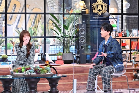 左から百田夏菜子（ももいろクローバーZ）、藤ヶ谷太輔（Kis-My-Ft2）。(c)TBS