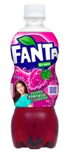 「ファンタ グレープ」NiziU限定デザインボトル。AYAKAバージョン。