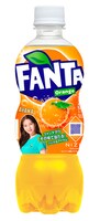 「ファンタ オレンジ」NiziU限定デザインボトル。AYAKAバージョン。