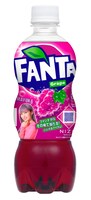 「ファンタ グレープ」NiziU限定デザインボトル。MAYUKAバージョン。