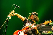 近藤洋一（B, Cho）（撮影：浜野カズシ）