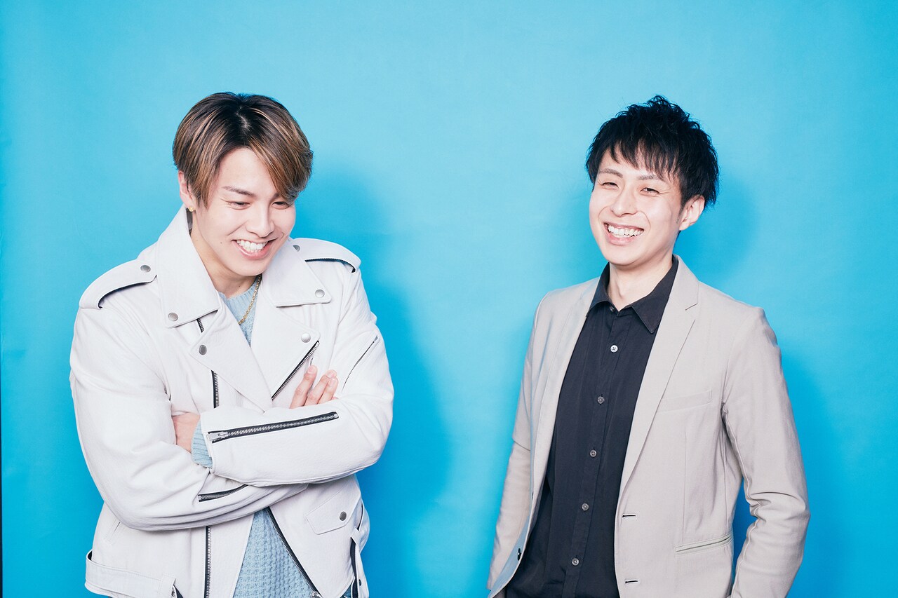 左からRIKU、林部智史。