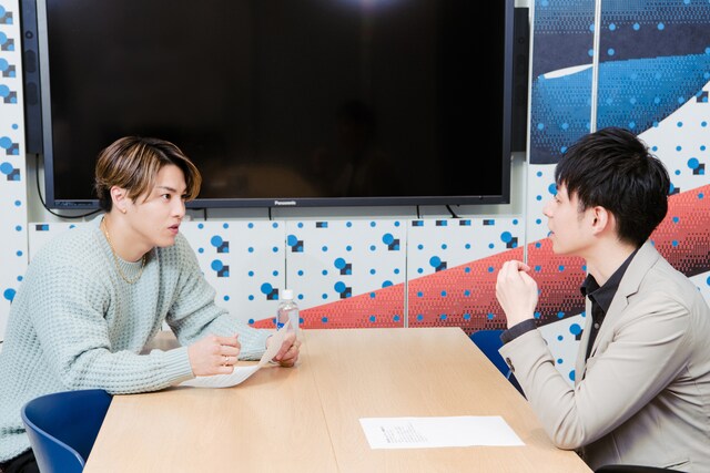 左からRIKUさん、林部智史さん。