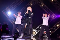 左から与那嶺瑠唯、Reol、陣。（Photo by AZUSA TAKADA）