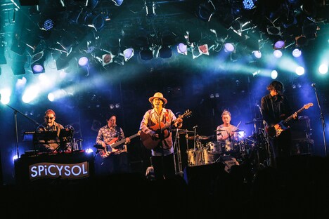 「SPiCYSOL QUATTRO TOUR 2021」東京・渋谷CLUB QUATTRO公演の様子。（撮影：ハヤシサトル）