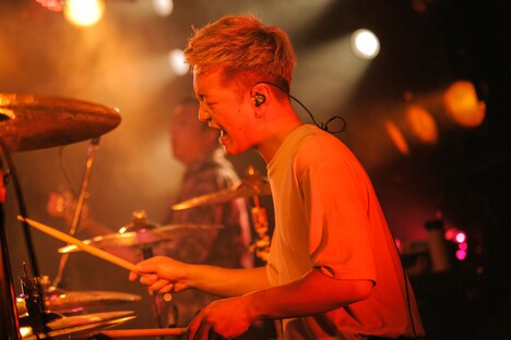 KAZUMA（Dr）（撮影：ハヤシサトル）