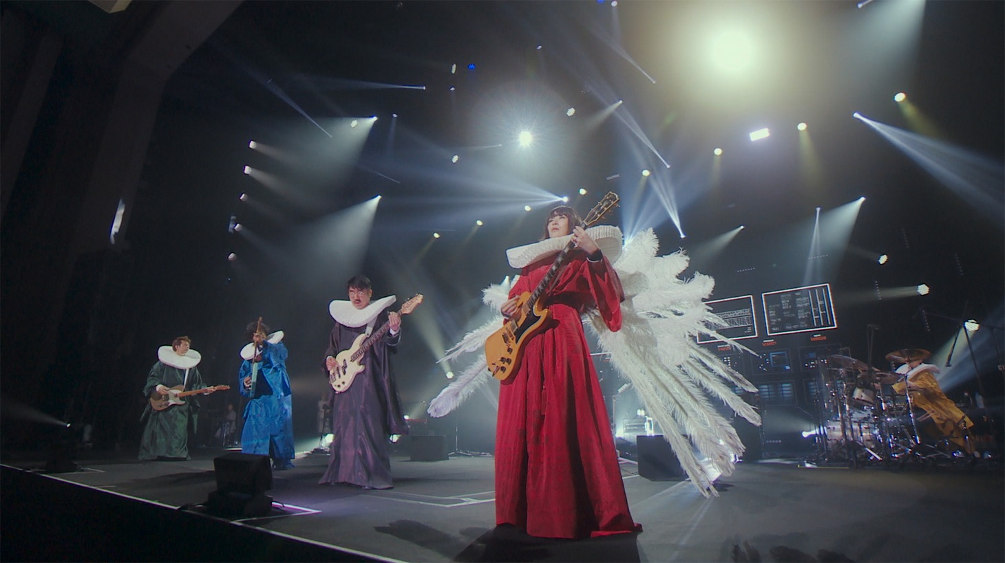 東京事変「群青日和」ライブ映像より。