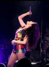 益子寺かおり（Vo）（写真提供：合同会社スイートスポット）