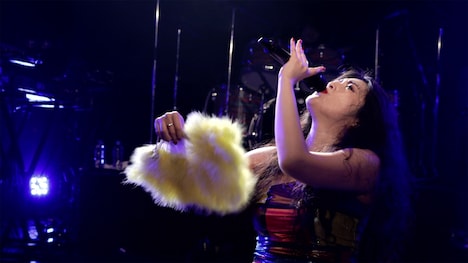 益子寺かおり(Vo)(写真提供:合同会社スイートスポット)