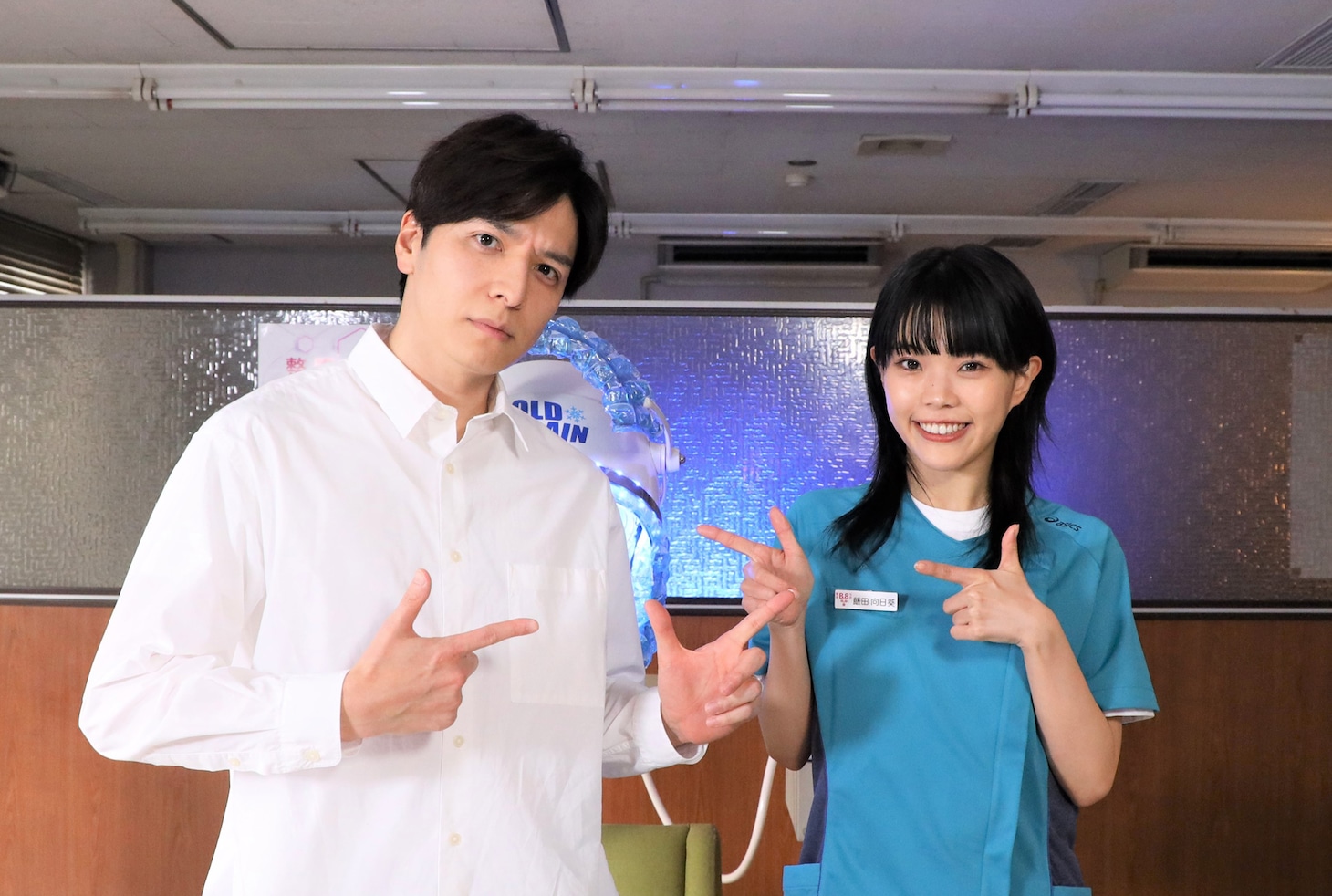 左から生田斗真、アイナ・ジ・エンド。(c)テレビ朝日