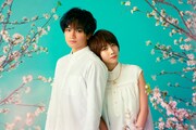 左から中島健人(Sexy Zone)、松本穂香。