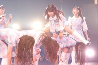 「のん乃、助けに来たぞ」で人間跳び箱をする佐竹のん乃。（写真提供：代々木アニメーション学院）