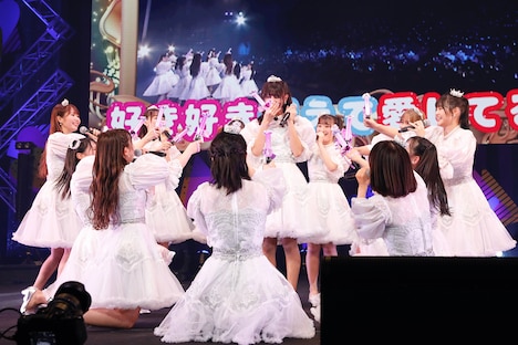 佐竹のん乃に向かって“ガチ恋口上”を叫ぶ=LOVEメンバー。（写真提供：代々木アニメーション学院）