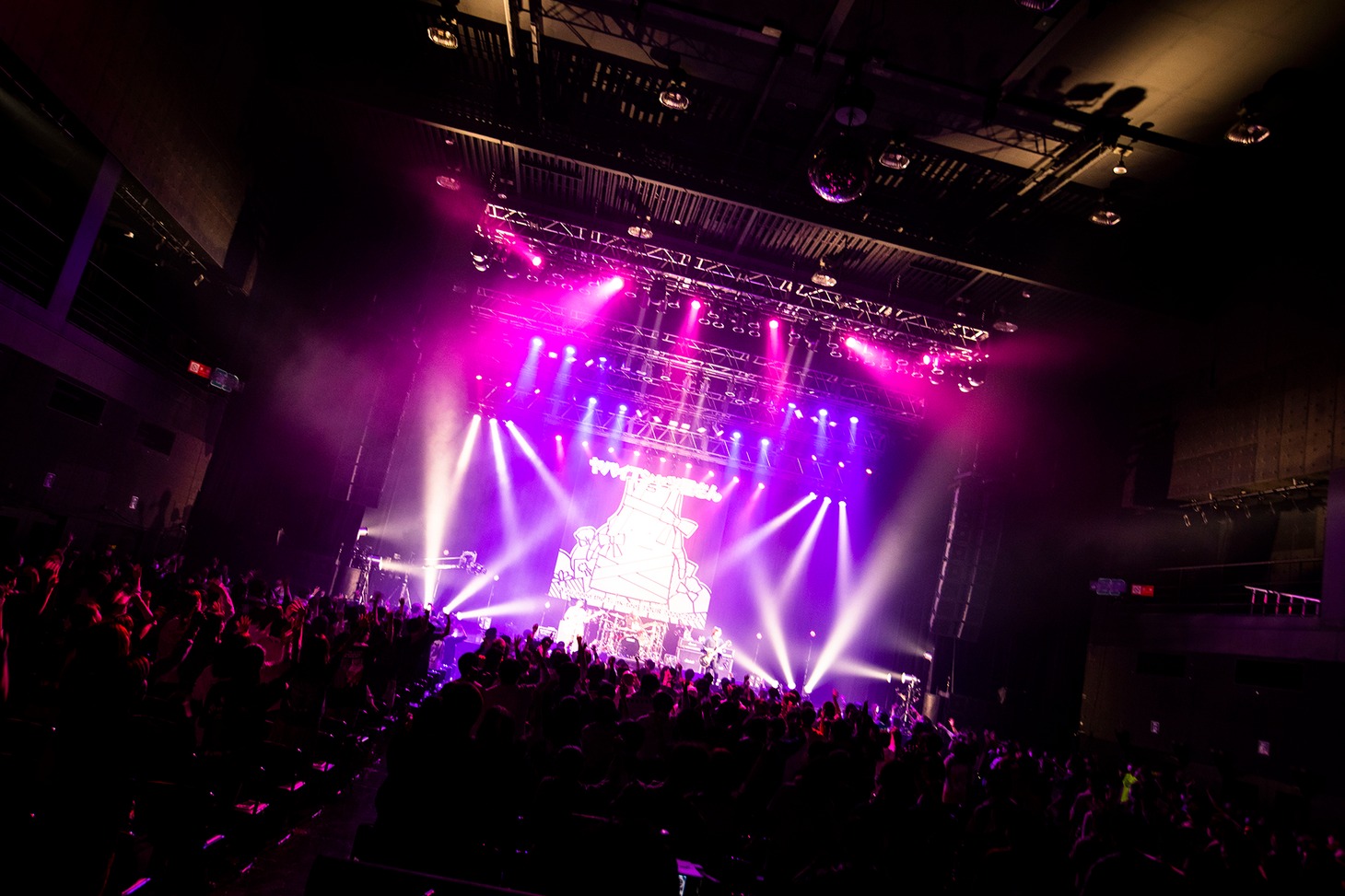 ヤバイTシャツ屋さん「ヤバイTシャツ屋さん “You need the Tank-top” TOUR 2020-2021」東京・Zepp Tokyo公演の様子。（撮影：オイケカオリ）