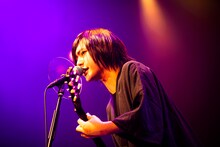 こやまたくや（G, Vo）（撮影：オイケカオリ）
