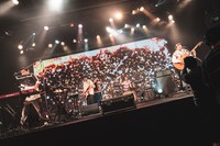 「たんぽぽ」を演奏する神聖かまってちゃん。（撮影：真島洸 / Cuon）