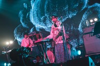 「僕の戦争」を演奏する神聖かまってちゃん。（撮影：真島洸 / Cuon）