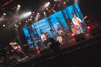 「るるちゃんの自殺配信」を演奏する神聖かまってちゃん。（撮影：真島洸 / Cuon）