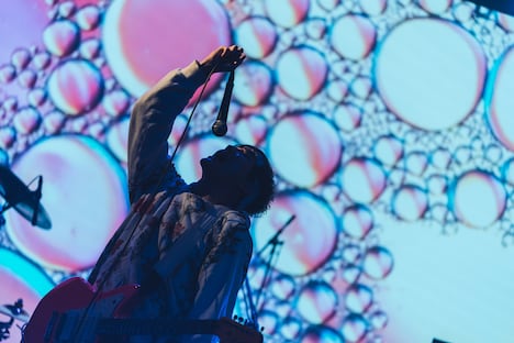 の子（Vo, G）（撮影：真島洸 / Cuon）