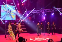 左からemma、いとうせいこう、ハマ・オカモト、Official髭男dism。