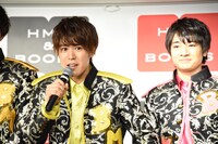 熱弁を振るう平松賢人編集長（左）。