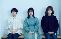 左から伊藤万理華、Karin.、枝優花。