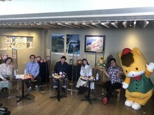 左から狩野恵里、矢作兼、泉谷しげる、玉井詩織、ビビる大木。(c)テレビ東京