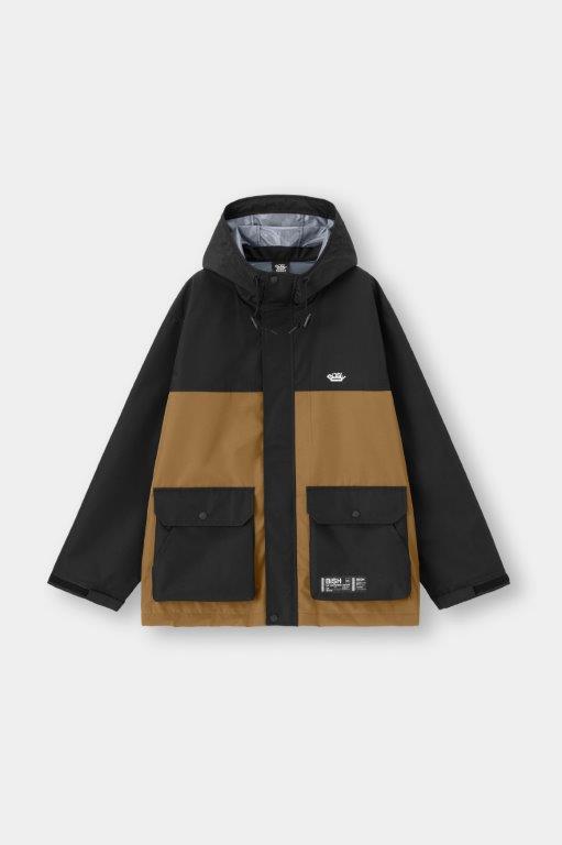 人気画像3位は「BiSHがGUと初コラボ！メンバー監修グラフィックTシャツ、ライブに便利なアイテムが多数登場」より、「マウンテンパーカ3レイヤーファブリックBiSH」。