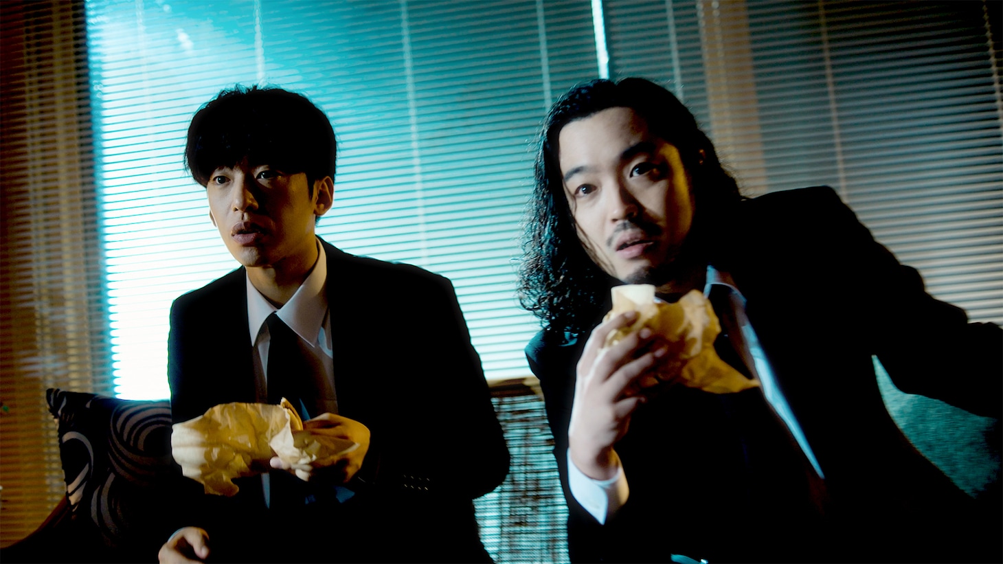 「バイプレイヤーズ～名脇役の森の100日間～」よりCreepy Nuts。(c)テレビ東京(c)「バイプレイヤーズ 2021」製作委員会