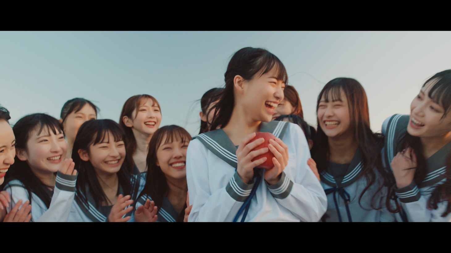 ≠ME「秘密インシデント」ミュージックビデオより。(c)YOANI/KING RECORDS