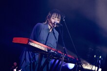 東出真緒（Violin, Key, Cho）（撮影：後藤壮太郎）