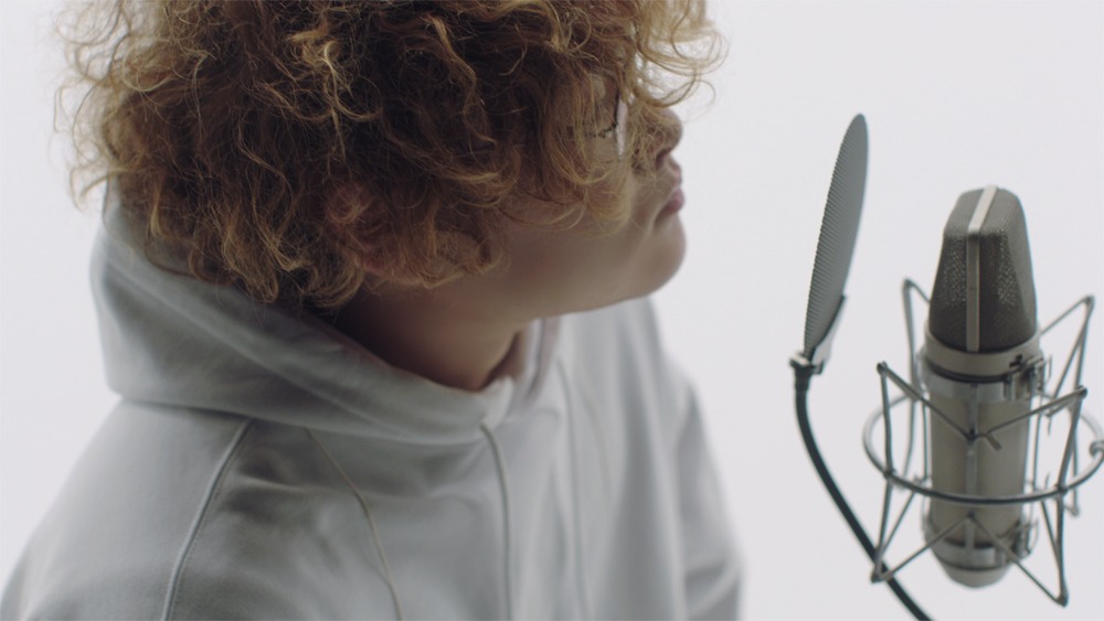 Aimer「地球儀 with Vaundy」ミュージックビデオより。