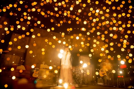 「須田景凪 HALL TOUR 2021 "Billow"」東京・LINE CUBE SHIBUYA(渋谷公会堂)3月13日公演の様子。(Photo by Takeshi Yao)