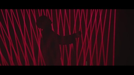 「OMEGA X Debut Trailer #01」のワンシーン。