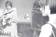 「羊文学 Tour 2021 "Hidden Place" Online Live」の様子。（撮影：川島悠輝）