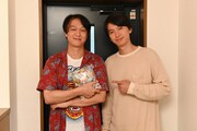 左から丸山隆平、大倉忠義。 (c)フジテレビ