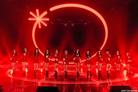 「IZ*ONE ONLINE CONCERT [ONE, THE STORY] 」の様子。（写真提供：OFF THE RECORD）