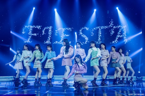 「IZ*ONE ONLINE CONCERT [ONE, THE STORY] 」の様子。（写真提供：OFF THE RECORD）