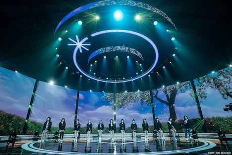 「IZ*ONE ONLINE CONCERT [ONE, THE STORY] 」の様子。（写真提供：OFF THE RECORD）