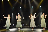 「『まだ見ぬ世界』リリース記念 トーク＆ライブ」の様子。