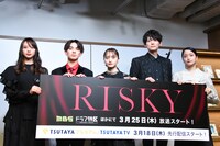 左から山下リオ、宮近海斗（Travis Japan / ジャニーズJr.）、萩原みのり、古川雄輝、深川麻衣。