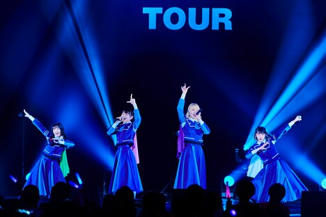 PARADISES（撮影：大橋祐希）