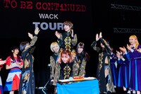 誕生日を祝福されるMiKiNA EMPiRE（EMPiRE / 写真上）。（撮影：大橋祐希）