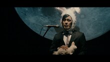 松永天馬「ナルシスト」MVより。