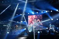 マカロニえんぴつのライブの様子。